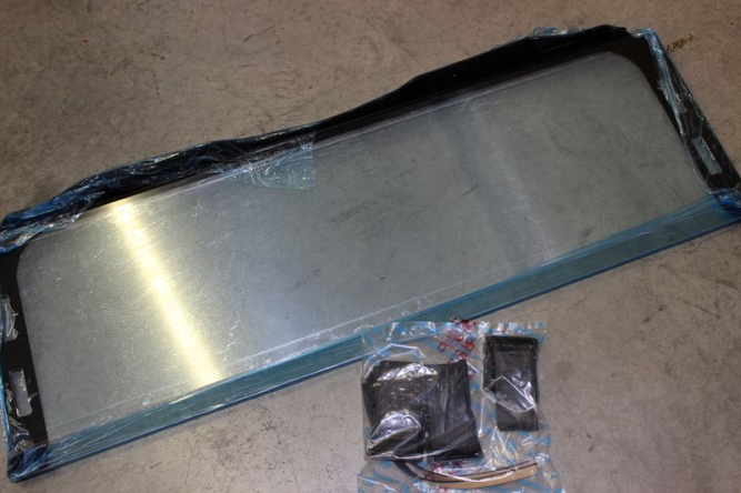 стекло ветровое, установочный комплект