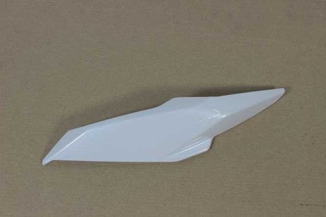 облицовка фары левая (белый / NEBULA WHITE)