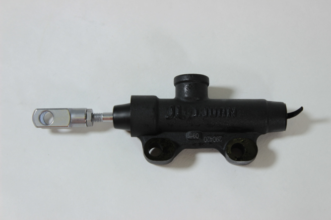 цилиндр тормозной главный