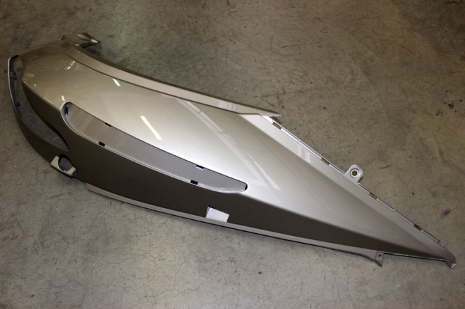 облицовка задняя левая (серый металлик/METAL GREY)