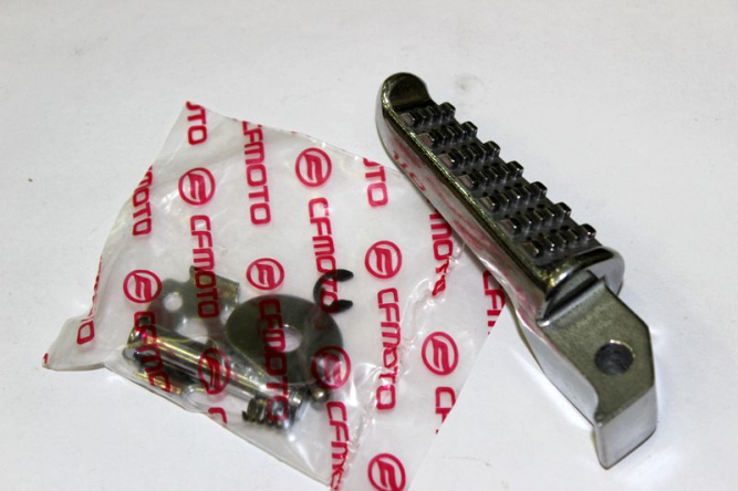 подножка пассажирская правая в сборе