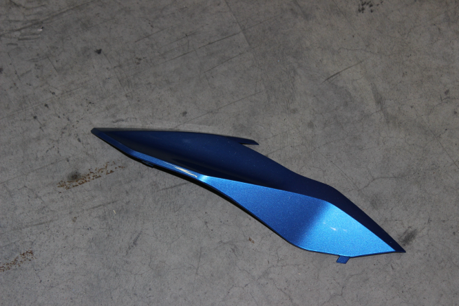 дефлектор передний, правый (синий)