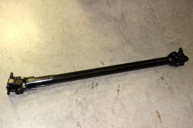 карданный вал передний